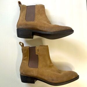 UGG Emmeth suede leather Chelsea bootie size 11
